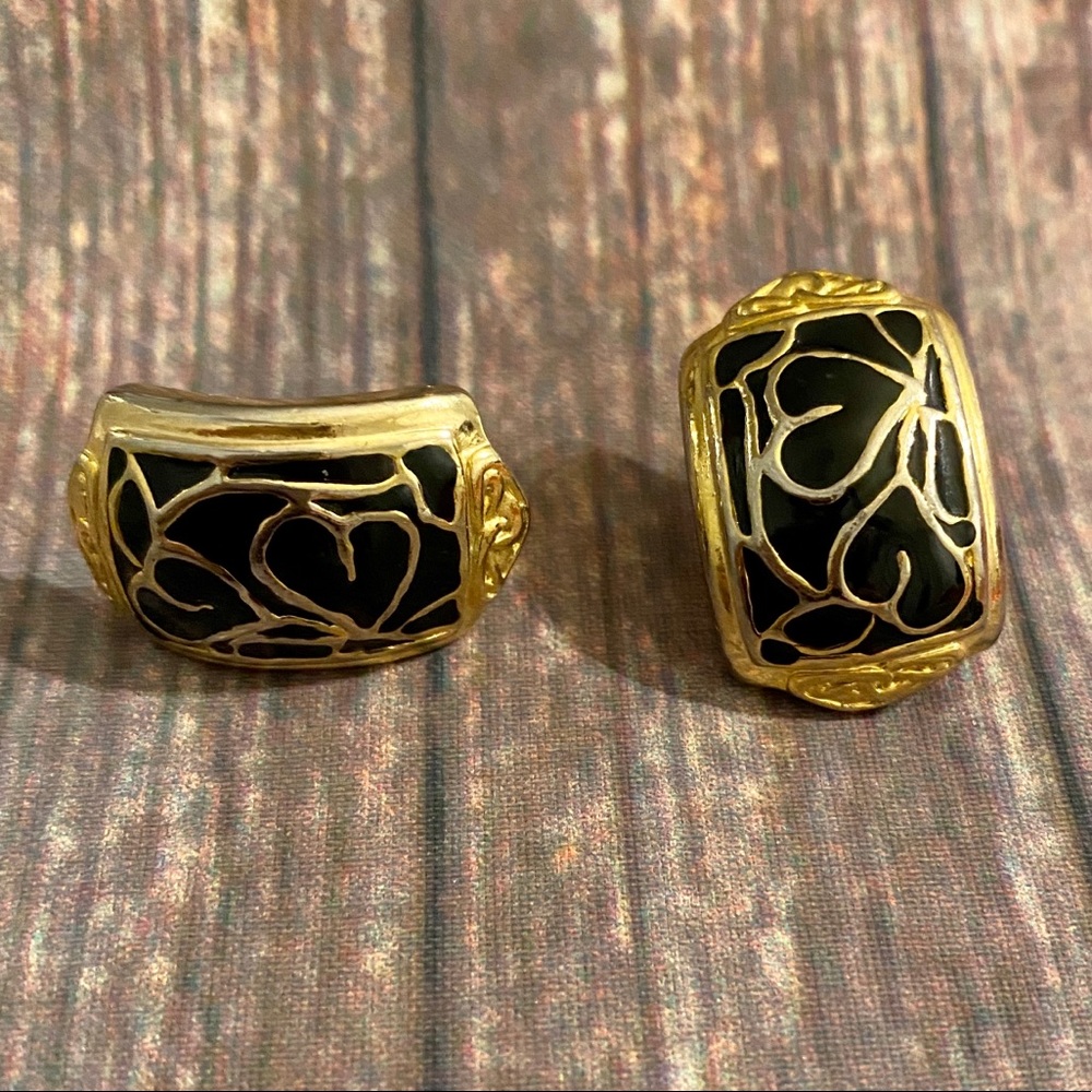 Black and gold earrings.